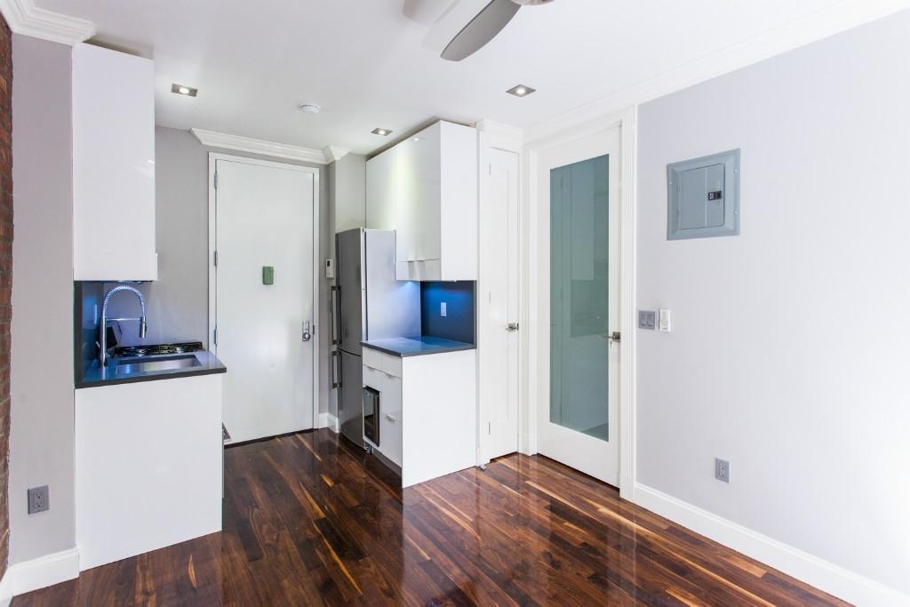 250 E 50th St - Photo 3