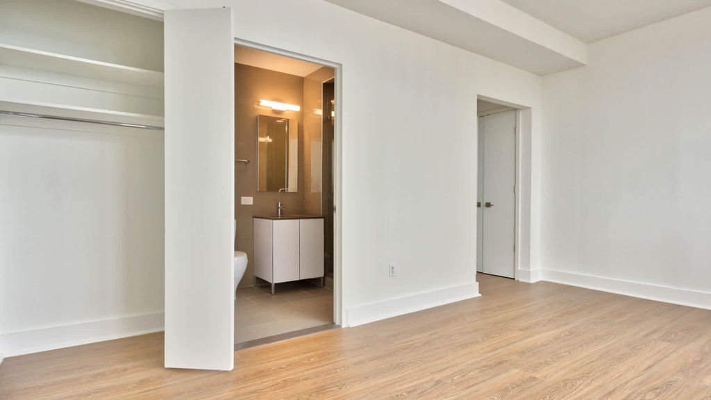 180 Riverside Blvd - Photo 55