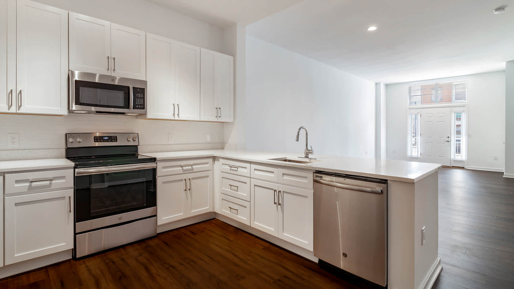370 E. Diamond Ave - Photo 4