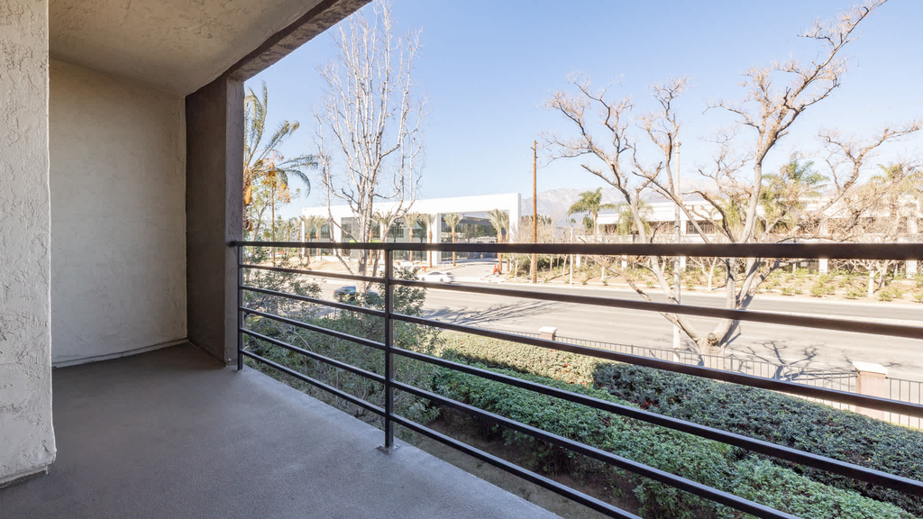 1005 N. Center Avenue - Photo 12