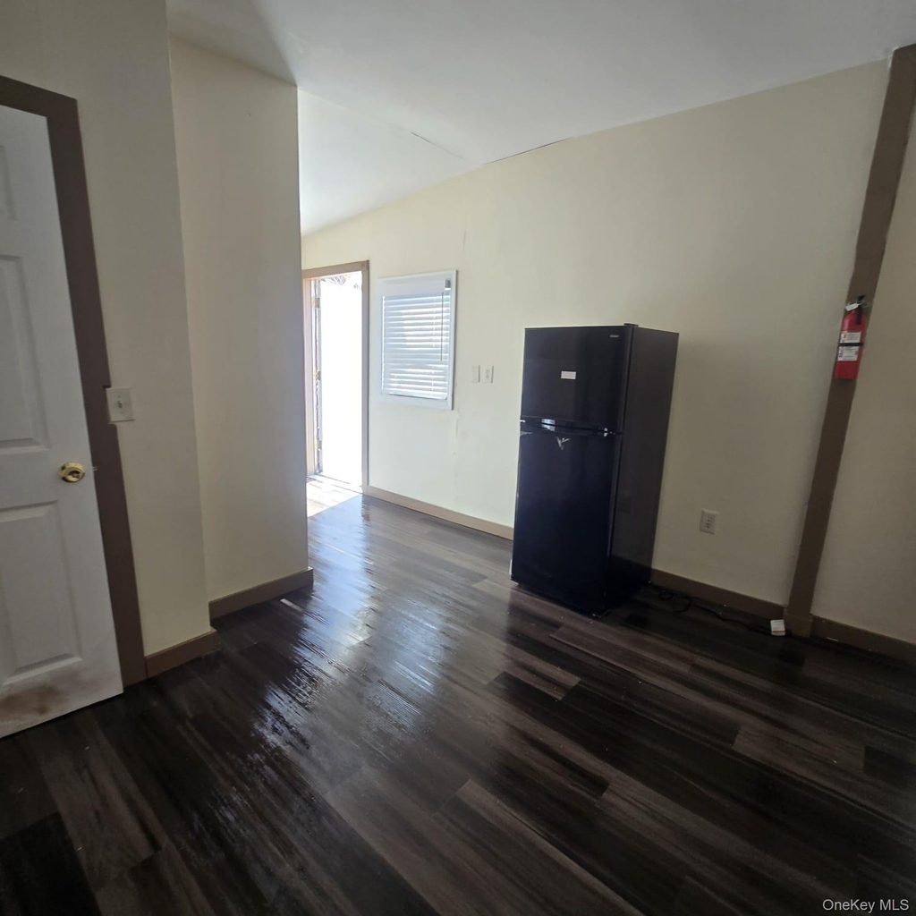 37 Main - Photo 4