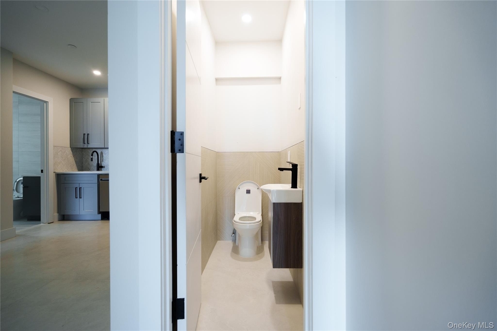 315 1j W Broadway - Photo 6