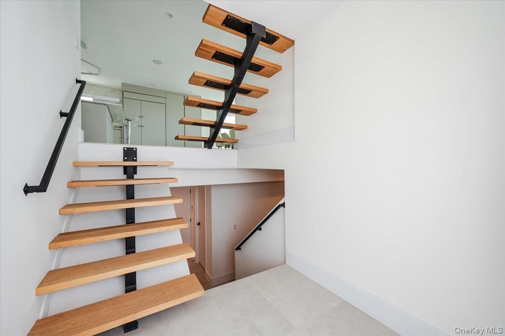 177 Albany Boulevard - Photo 1