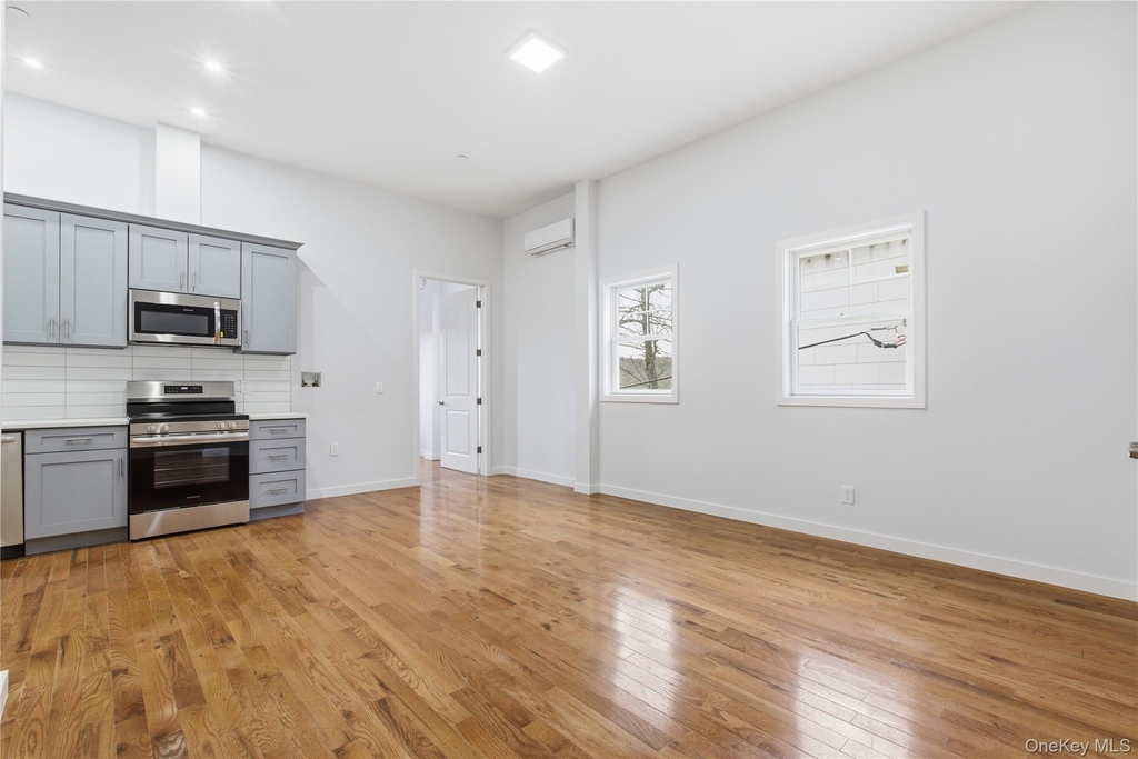 99 Main Street - Photo 2