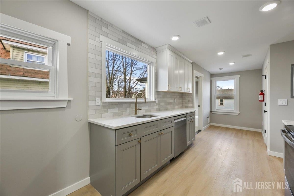 143 Johnston Avenue - Photo 8