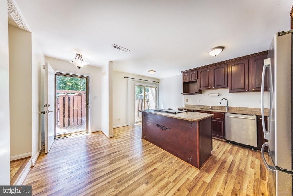 2232 Southgate Square - Photo 3