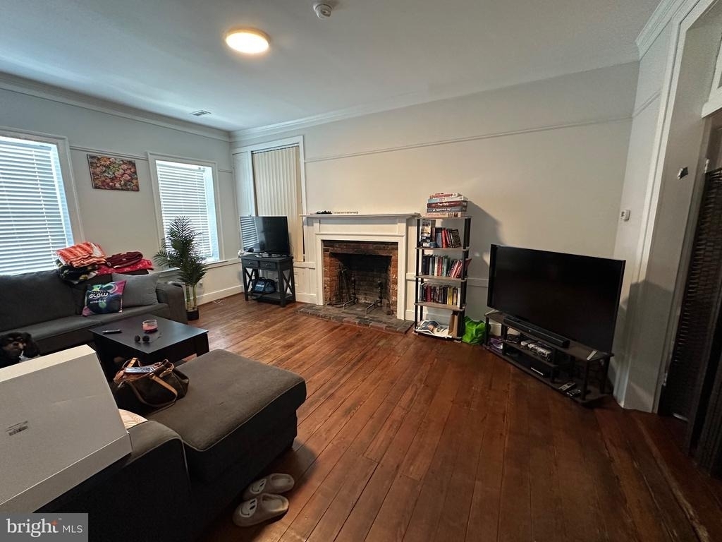 822 Caroline Street - Photo 2