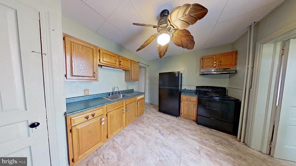 1819 W Market Street - Photo 3