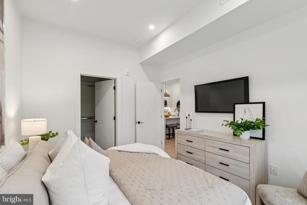 20 W Allens Lane - Photo 4