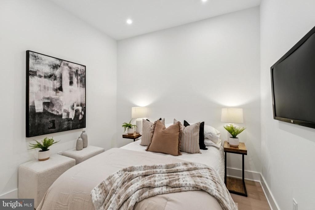 20 W Allens Lane - Photo 10