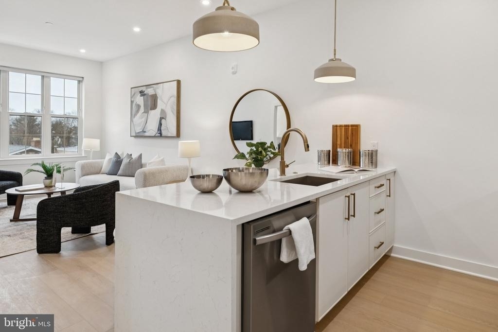 20 W Allens Lane - Photo 19