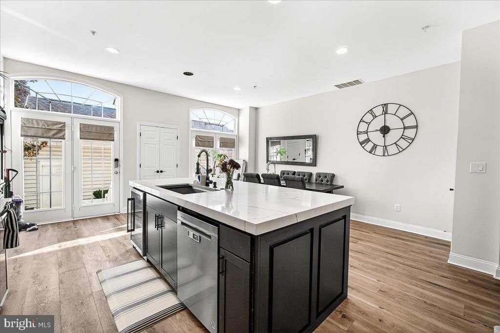 910 Featherstone Street - Photo 11