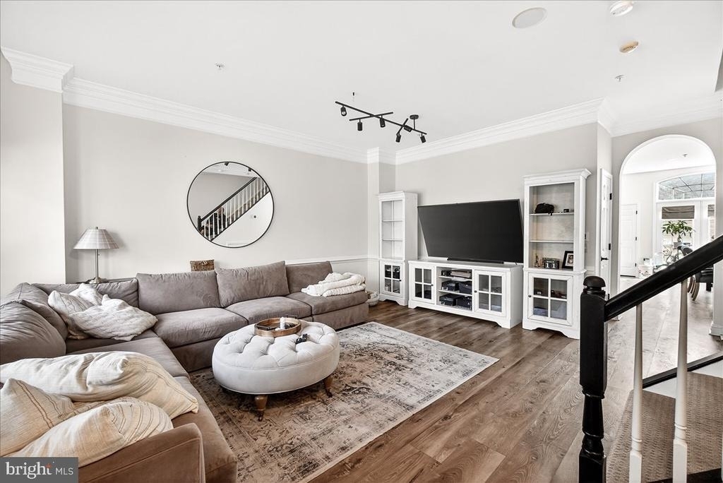 910 Featherstone Street - Photo 3