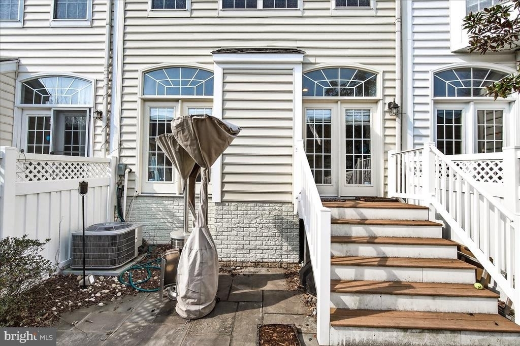 910 Featherstone Street - Photo 30