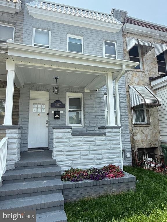 1517 Sycamore Street - Photo 1