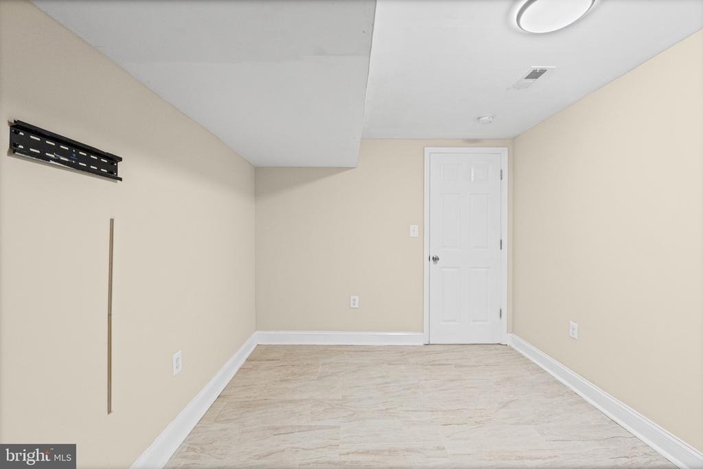 1307 N Patterson Park Avenue - Photo 18