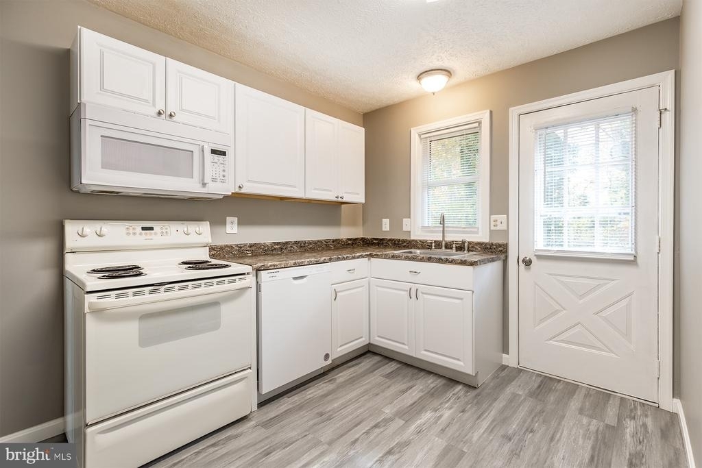 847 Harbor View Terrace - Photo 3