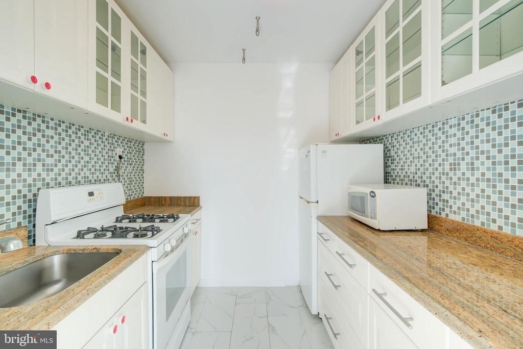 4201 Cathedral Avenue Nw - Photo 7