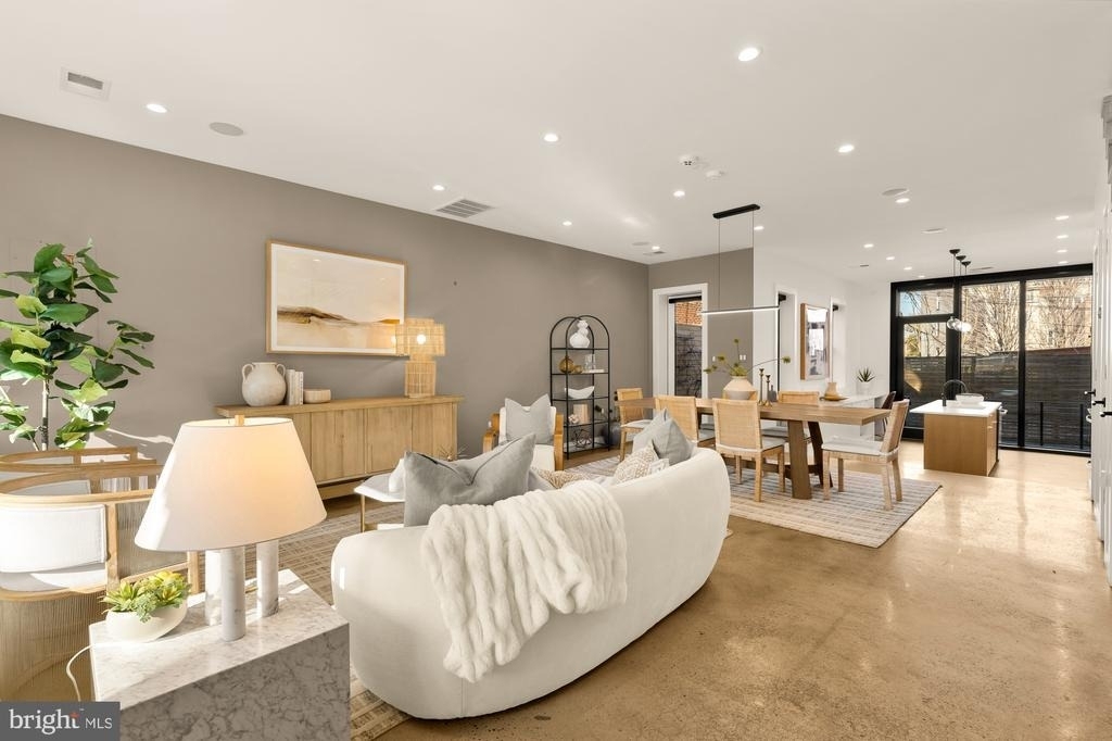 1005 P Street Nw - Photo 0