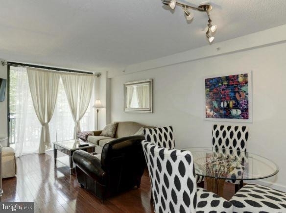 3401 38th Street Nw - Photo 2