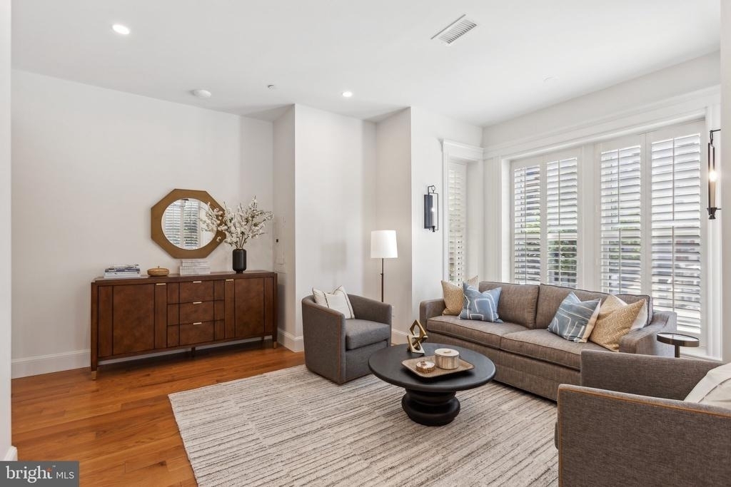 1641 R Street Nw - Photo 2
