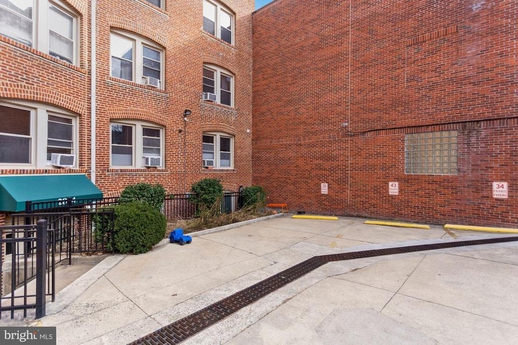 2854 Connecticut Avenue Nw - Photo 2