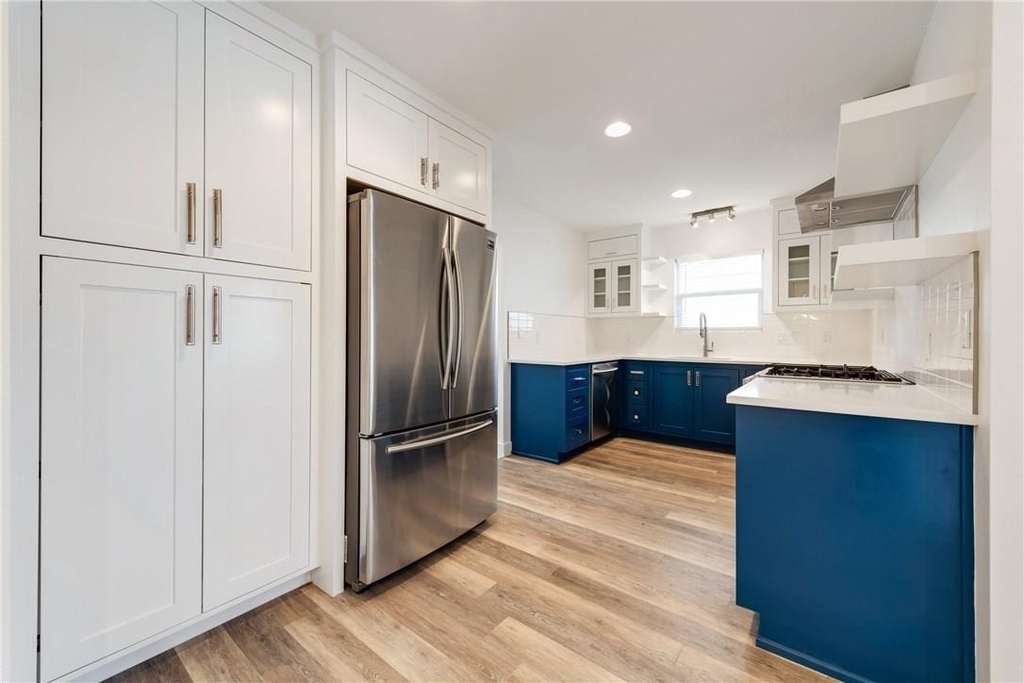 1021 E 45th St - Photo 8