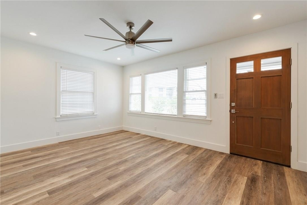 1021 E 45th St - Photo 16