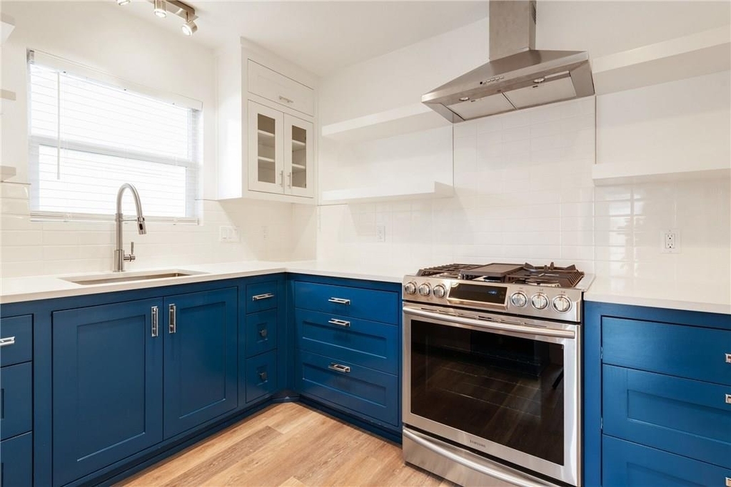 1021 E 45th St - Photo 9