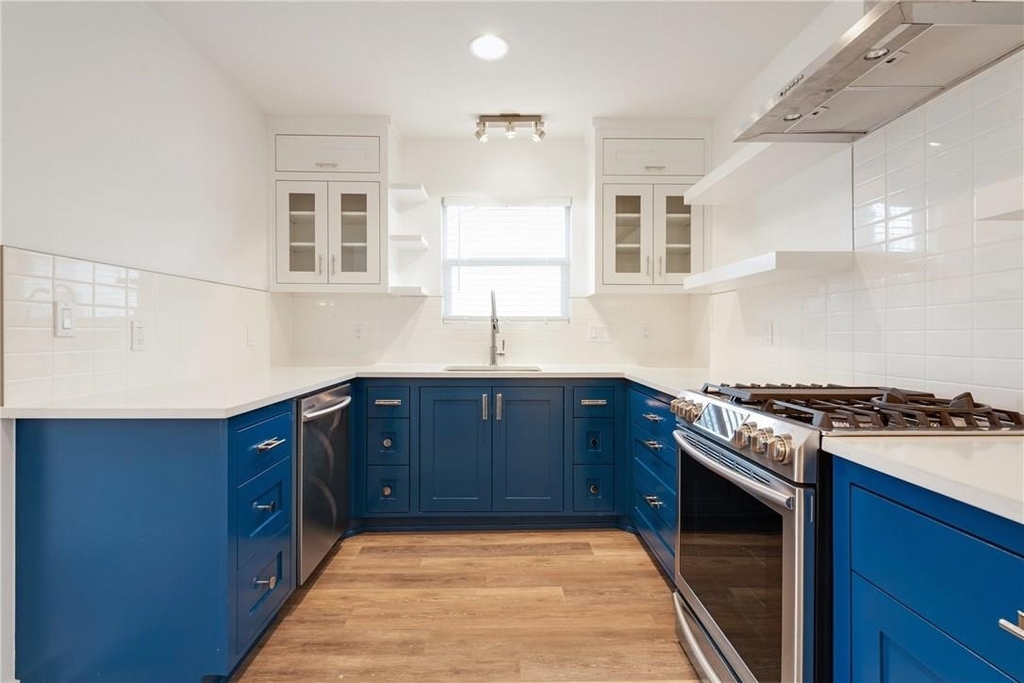1021 E 45th St - Photo 10