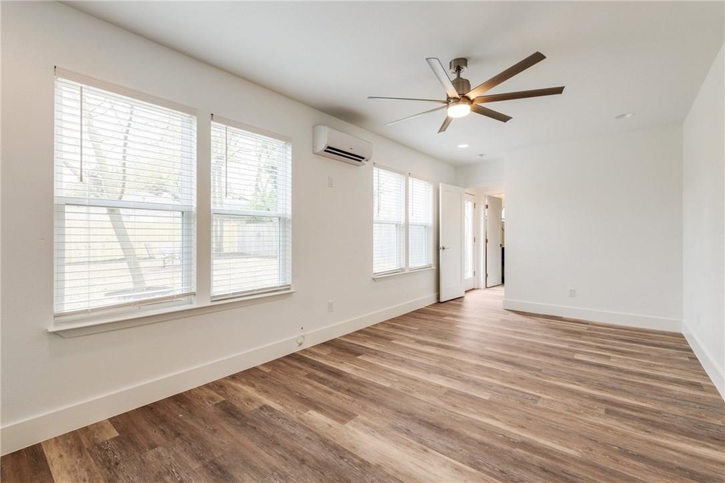 1021 E 45th St - Photo 12