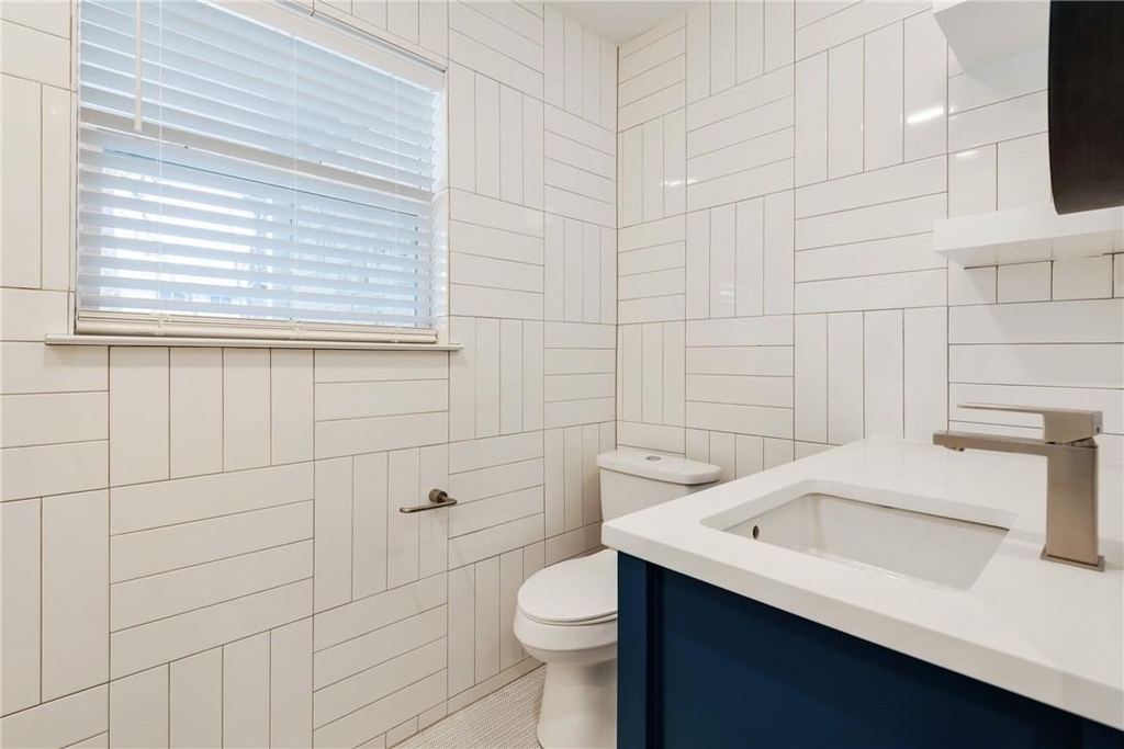 1021 E 45th St - Photo 20