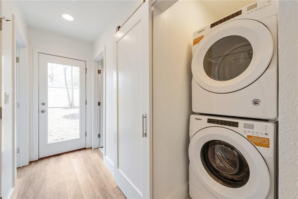 1021 E 45th St - Photo 23