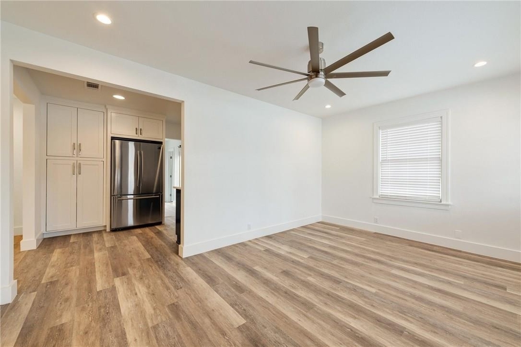 1021 E 45th St - Photo 11