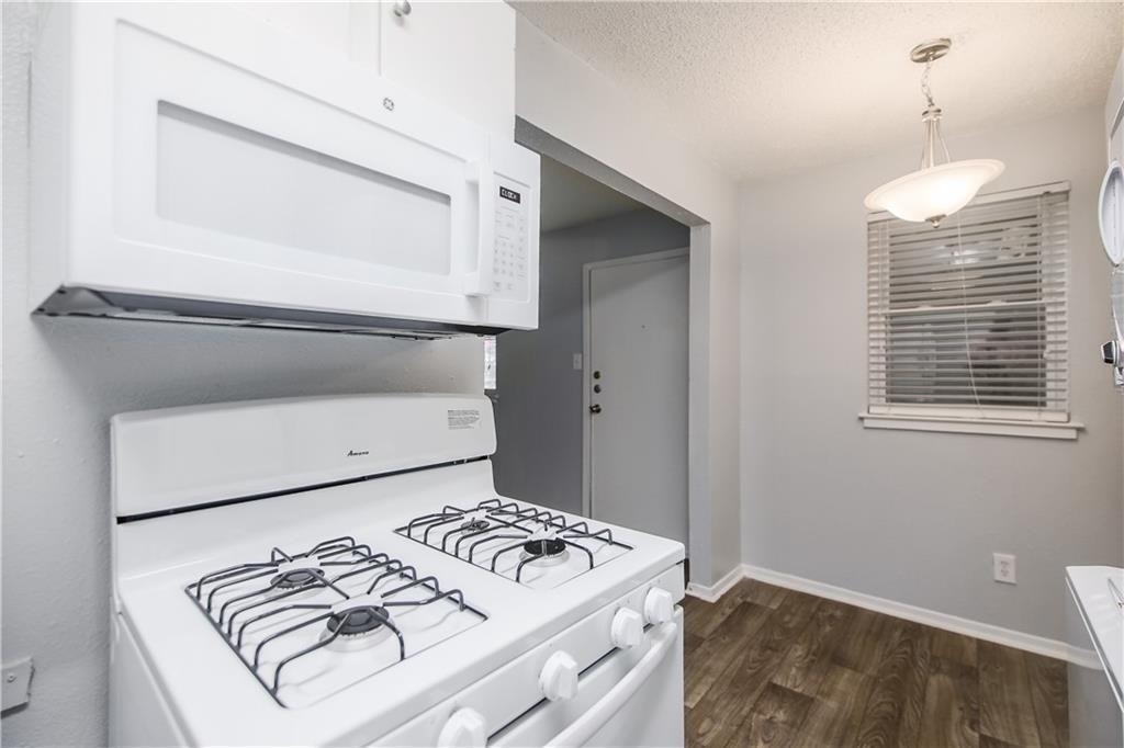 2401 Manor Rd - Photo 17