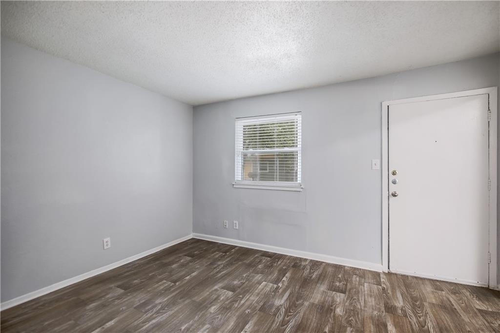 2401 Manor Rd - Photo 9