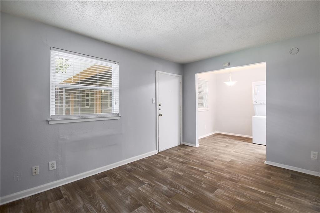 2401 Manor Rd - Photo 11