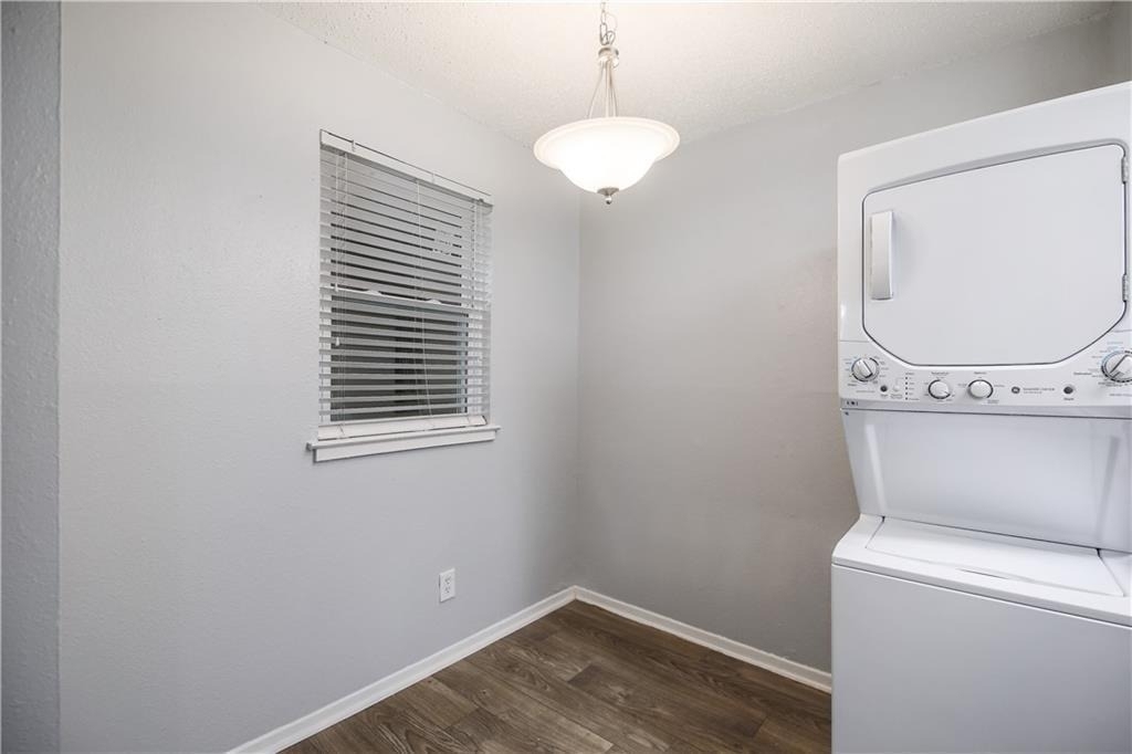 2401 Manor Rd - Photo 18