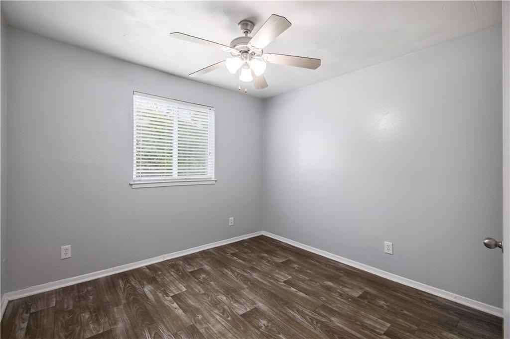 2401 Manor Rd - Photo 20