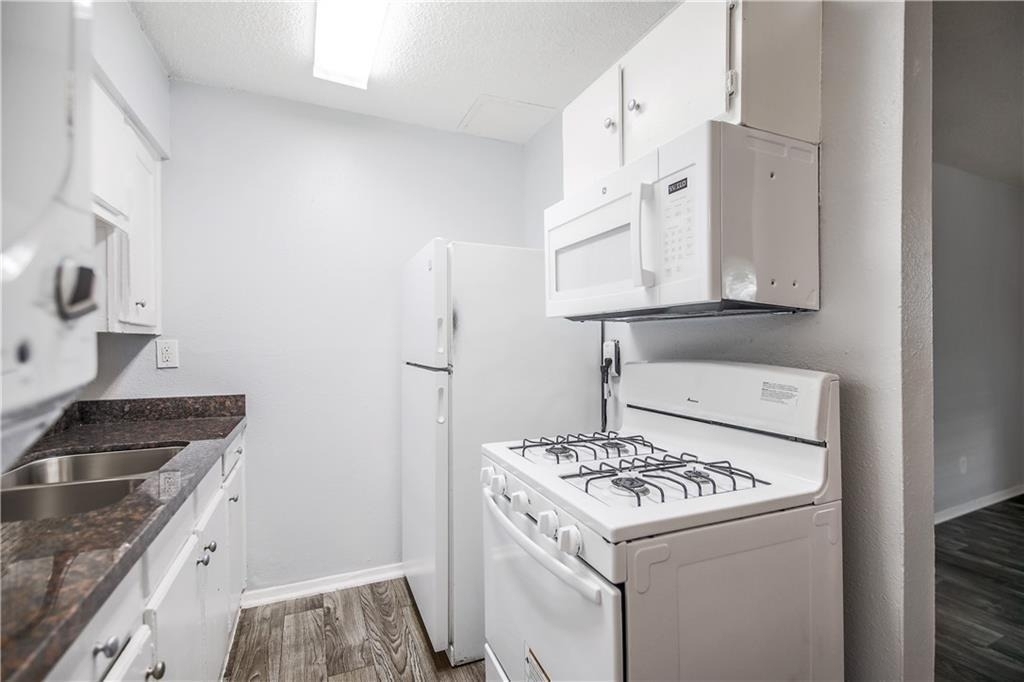 2401 Manor Rd - Photo 16
