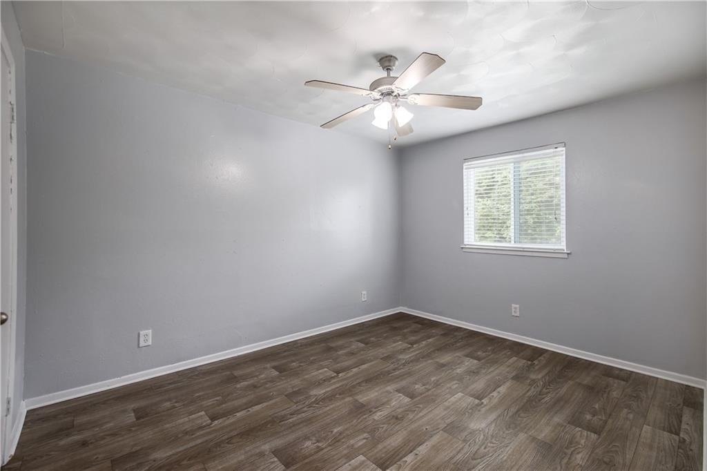 2401 Manor Rd - Photo 19