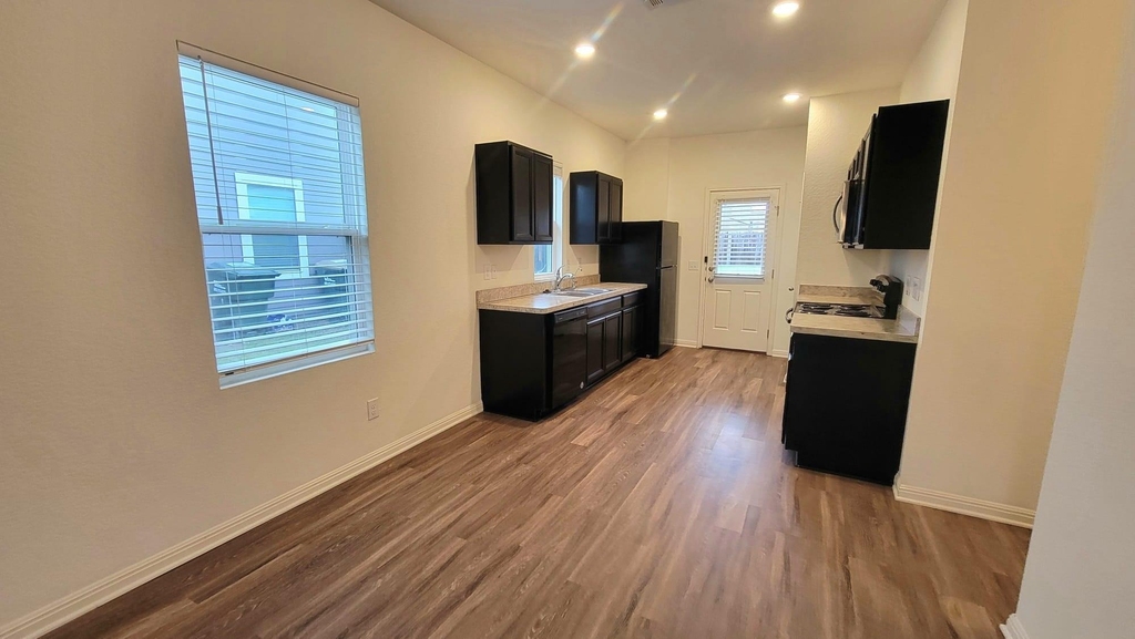 850 Bunton Reserve Blvd - Photo 2