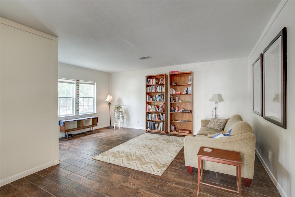 4615 Ribbecke Ave - Photo 2