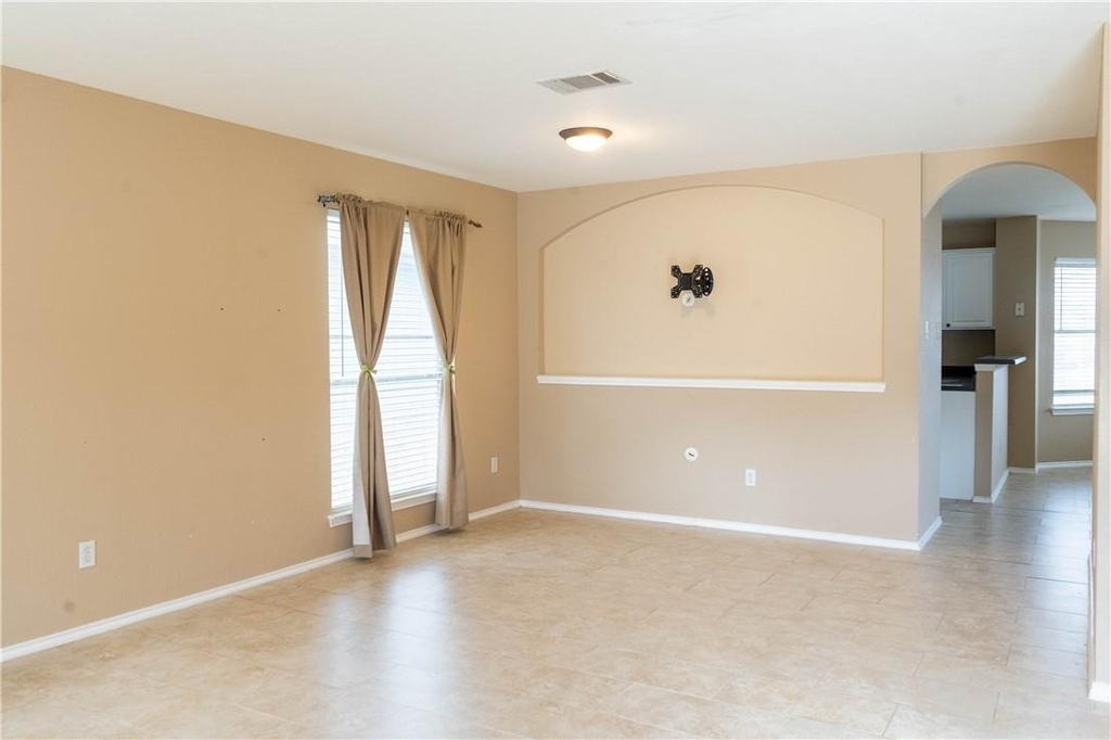 1608 Diana Dr - Photo 5