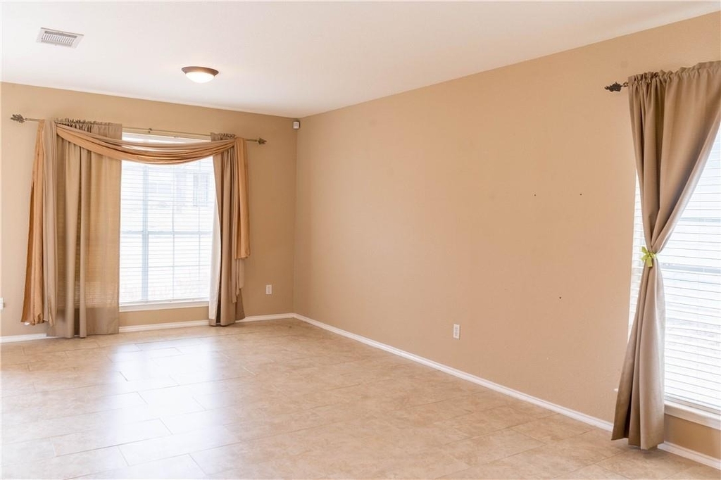 1608 Diana Dr - Photo 6