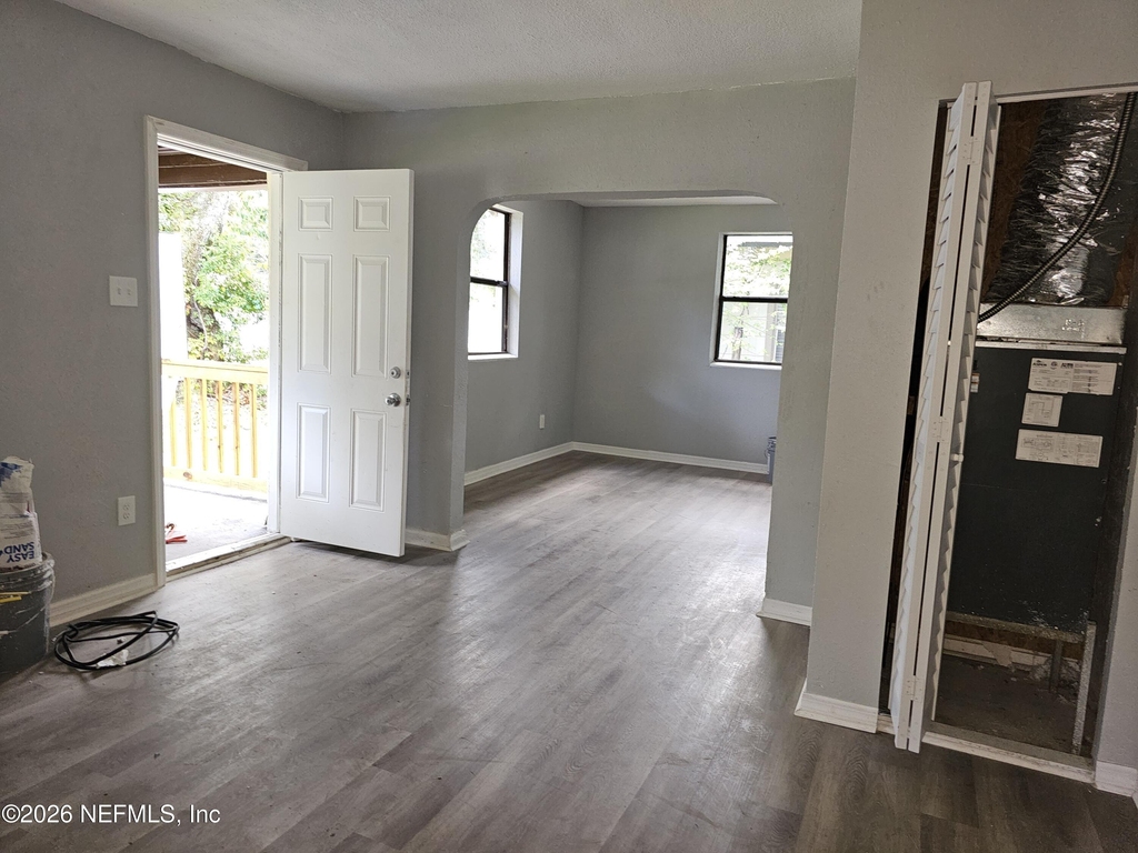 1407 W 31st Street - Photo 2