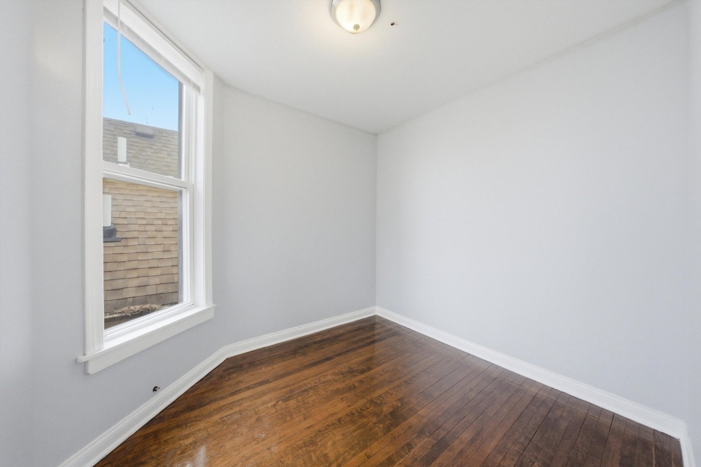 7242 S May Street - Photo 6