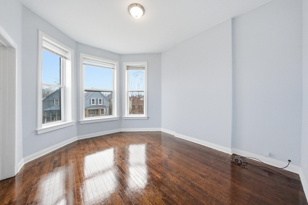 7242 S May Street - Photo 2