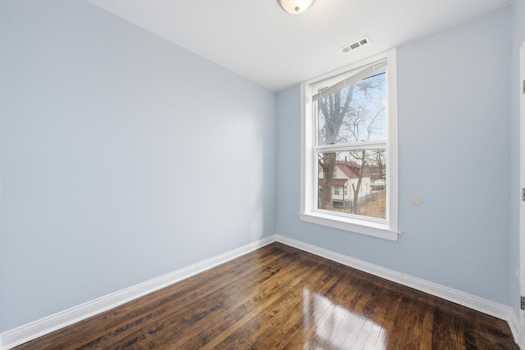 7242 S May Street - Photo 4