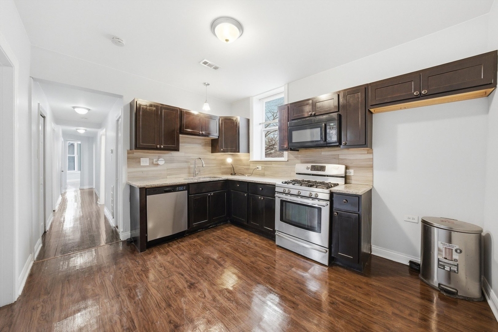 7242 S May Street - Photo 7